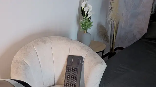 Snapshot of sarita_princess7 chatting on 12.15.25 sarita princess7 online show from 12.15.25