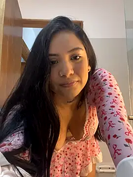 Snapshot of liahouses chatting on 10.11.25 liahouses online show from 10.11.25