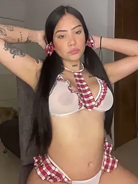 Snapshot of liahouses chatting on 10.20.25 liahouses online show from 10.20.25