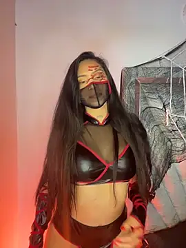 Snapshot of liahouses chatting on 10.29.25 liahouses online show from 10.29.25