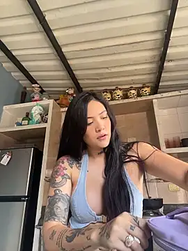 Snapshot of liahouses chatting on 11.02.25 liahouses online show from 11.02.25