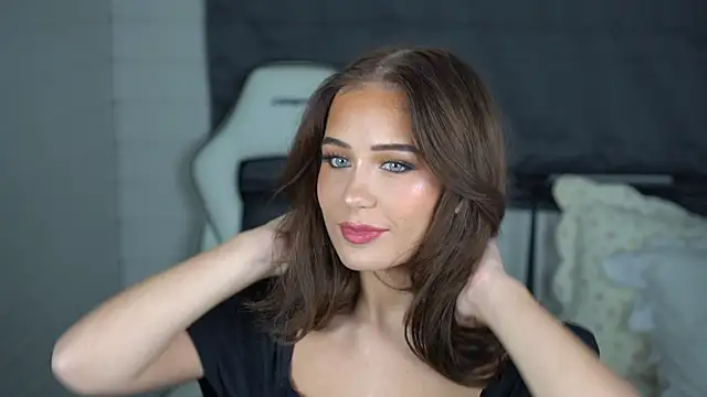 Snapshot of Peachxlush chatting on 10.07.25 Peachxlush online show from 10.07.25