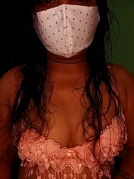 Snapshot of Mona_darling21 chatting on 10.10.25 Mona darling21 online show from 10.10.25