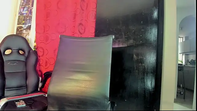 Snapshot of Rose_and_denisse chatting on 10.04.25 Rose and denisse online show from 10.04.25