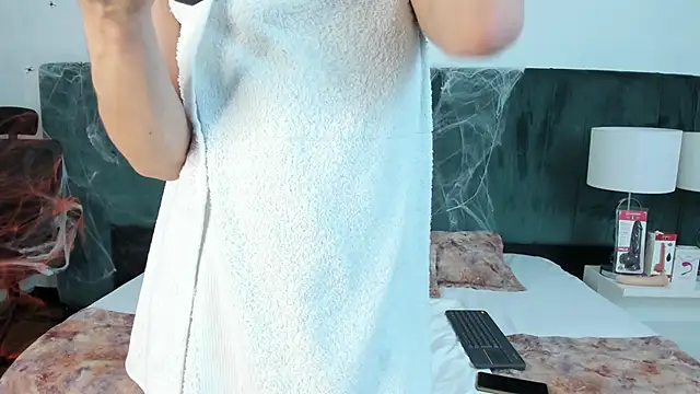 VanessaParis   online show from 10.16.25