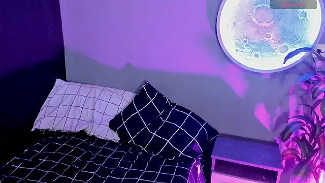 Snapshot of Emmy__Smith chatting on 11.23.25 Emmy Smith online show from 11.23.25