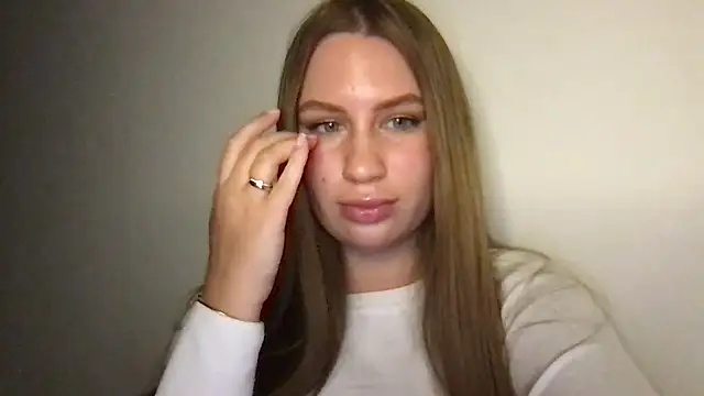 Snapshot of goodgirl2332 chatting on 09.23.25 goodgirl2332 online show from 09.23.25