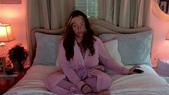 STIFFLERSMOMM online show from 04.25.26