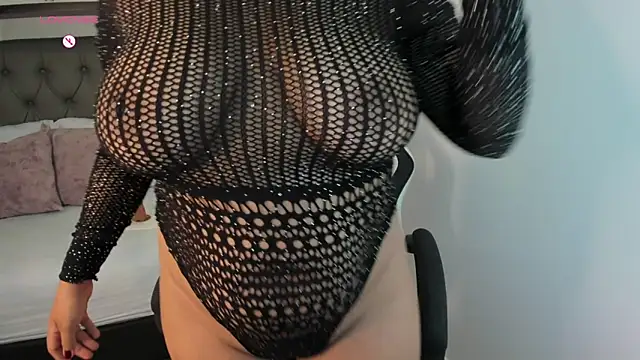 daniela crozee  online show from 11.08.25