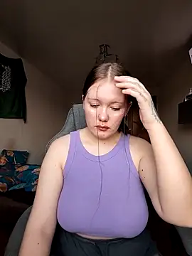 Snapshot of yanderephobia chatting on 12.17.25 yanderephobia online show from 12.17.25