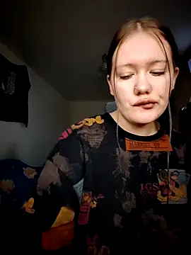 Snapshot of yanderephobia chatting on 12.18.25 yanderephobia online show from 12.18.25