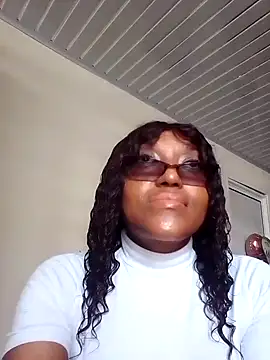 Snapshot of SONDRADAYAN chatting on 10.03.25 SONDRADAYAN online show from 10.03.25