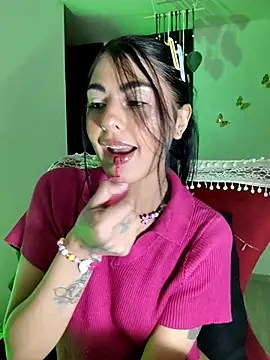 Snapshot of ValeNiitaLuv chatting on 07.04.26 ValeNiitaLuv online show from 07.04.26
