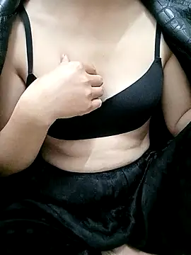 Snapshot of Norah-h chatting on 12.18.25 Norah-h online show from 12.18.25