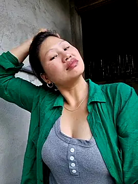 Snapshot of diamond-- chatting on 10.15.25 diamond-- online show from 10.15.25