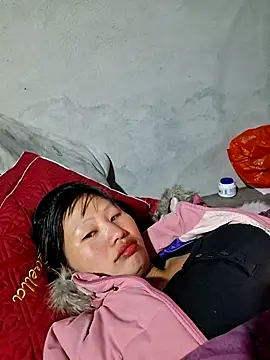 Snapshot of diamond-- chatting on 11.20.25 diamond-- online show from 11.20.25