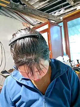 Snapshot of diamond-- chatting on 11.23.25 diamond-- online show from 11.23.25