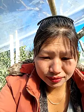 Snapshot of diamond-- chatting on 11.28.25 diamond-- online show from 11.28.25