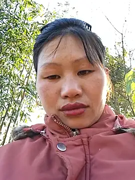 Snapshot of diamond-- chatting on 12.01.25 diamond-- online show from 12.01.25