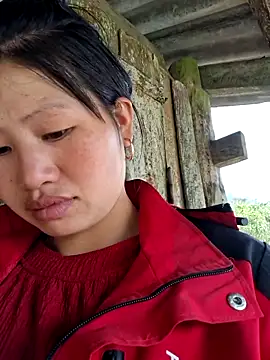 Snapshot of diamond-- chatting on 12.02.25 diamond-- online show from 12.02.25