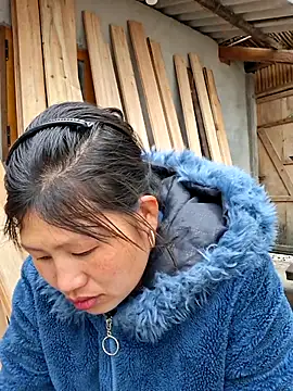 Snapshot of diamond-- chatting on 12.05.25 diamond-- online show from 12.05.25