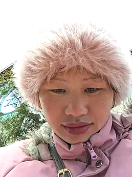 Snapshot of diamond-- chatting on 12.15.25 diamond-- online show from 12.15.25