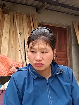 Snapshot of diamond-- chatting on 12.16.25 diamond-- online show from 12.16.25