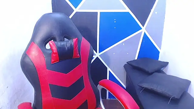 Snapshot of DEIV2_ chatting on 10.03.25 DEIV2 online show from 10.03.25