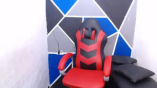 Snapshot of DEIV2_ chatting on 10.08.25 DEIV2 online show from 10.08.25