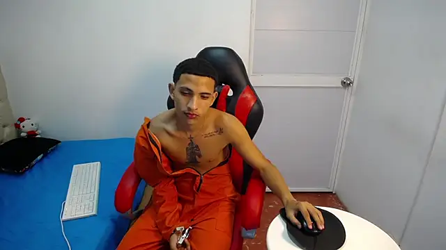 Snapshot of DEIV2_ chatting on 11.01.25 DEIV2 online show from 11.01.25