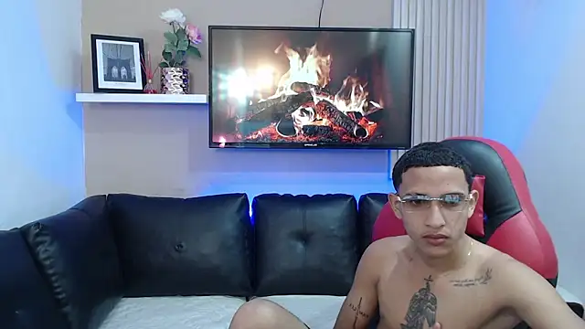 Snapshot of DEIV2_ chatting on 11.15.25 DEIV2 online show from 11.15.25