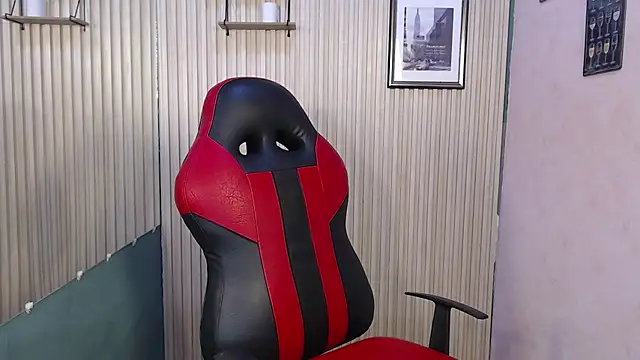 Snapshot of DEIV2_ chatting on 11.21.25 DEIV2 online show from 11.21.25