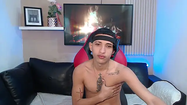 Snapshot of DEIV2_ chatting on 11.25.25 DEIV2 online show from 11.25.25