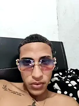 Snapshot of DEIV2_ chatting on 02.19.26 DEIV2 online show from 02.19.26