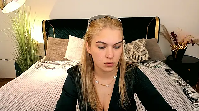 AlinaLiii online show from 04.20.26