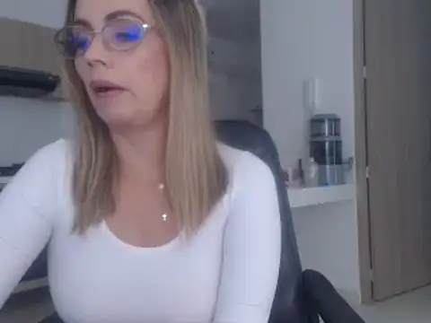 LovePaula online show from 03.09.25