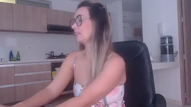 LovePaula online show from 03.29.26