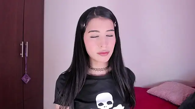 Snapshot of ScarlettRosetti chatting on 12.18.25 ScarlettRosetti online show from 12.18.25