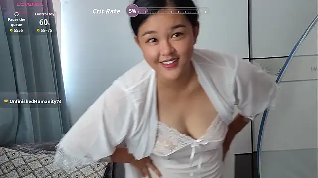 Snapshot of Qian-Qian chatting on 09.30.25 Qian-Qian online show from 09.30.25