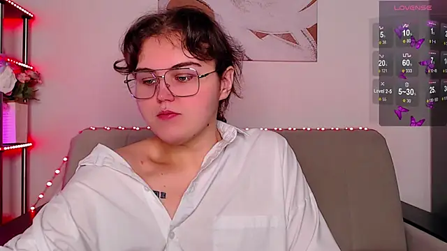 Snapshot of chatting on 11.15.25 online show from 11.15.25