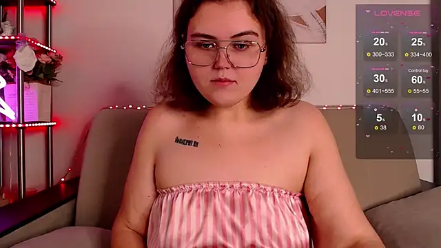 Snapshot of chatting on 11.30.25 online show from 11.30.25