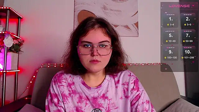 Snapshot of chatting on 12.05.25 online show from 12.05.25