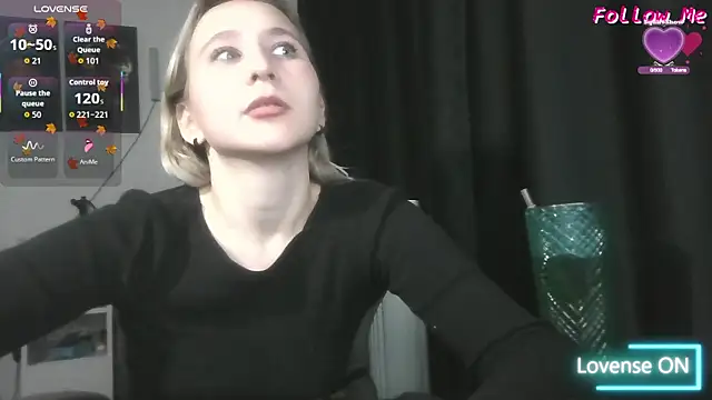 Snapshot of ChristinaFivePlus chatting on 10.10.25 ChristinaFivePlus online show from 10.10.25