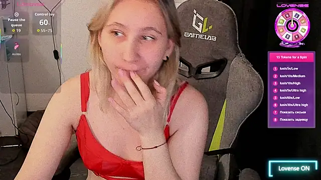 Snapshot of ChristinaFivePlus chatting on 10.20.25 ChristinaFivePlus online show from 10.20.25