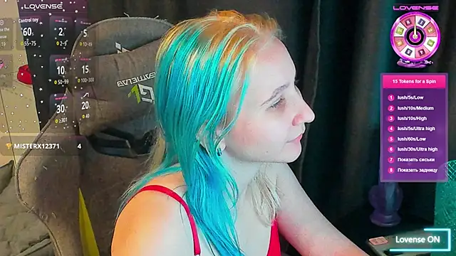 Snapshot of ChristinaFivePlus chatting on 11.04.25 ChristinaFivePlus online show from 11.04.25