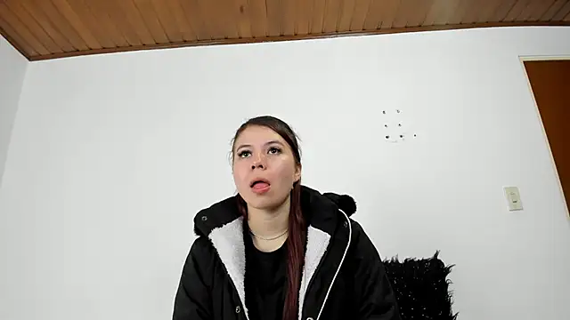 Snapshot of Valen_tina chatting on 10.17.25 Valen tina online show from 10.17.25