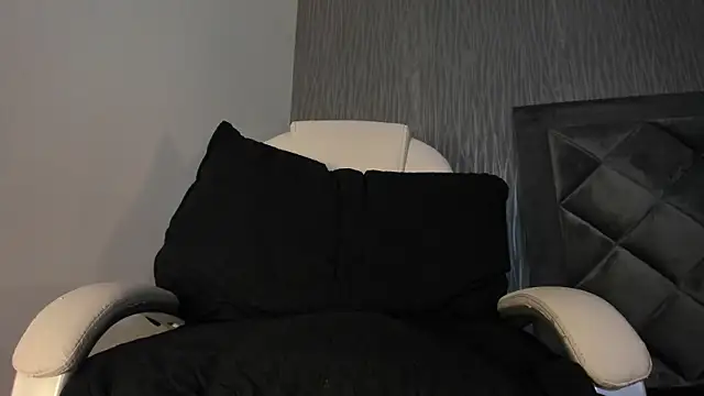 dylan cross  online show from 10.20.25