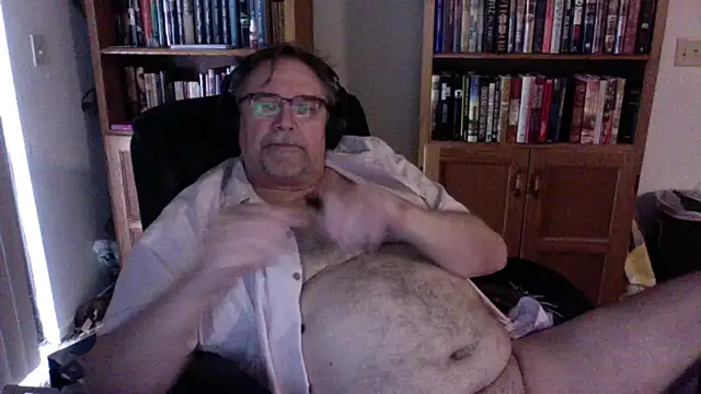 Snapshot of Vinyl22@xh chatting on 04.25.26 Vinyl22xh online show from 04.25.26