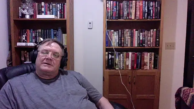 Snapshot of Vinyl22@xh chatting on 06.29.26 Vinyl22xh online show from 06.29.26
