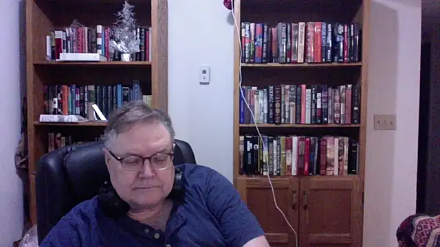 Snapshot of Vinyl22@xh chatting on 06.30.26 Vinyl22xh online show from 06.30.26